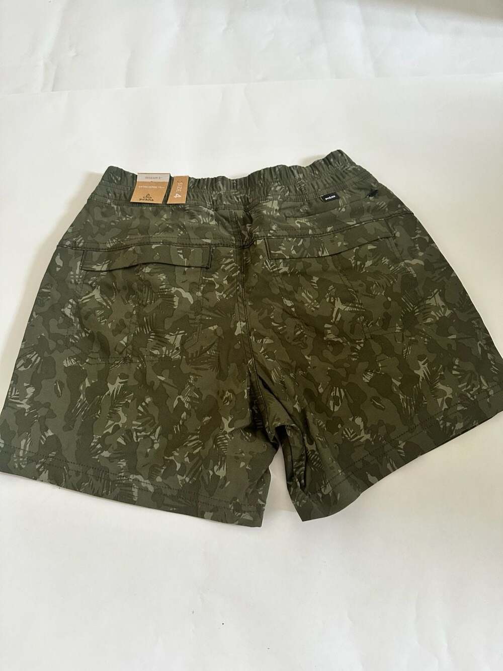 Prana Shorts Size 4 Green Camo Print Inseam 5"